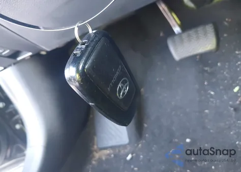 2021 Toyota Corolla Xle z USA, uszkodzony, nr VIN 5YFFPMAE2MP198664